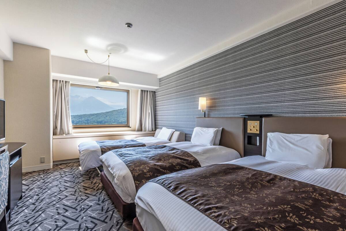 triple room, non smoking | 1 bedroom, premium bedding, down duvets, desk