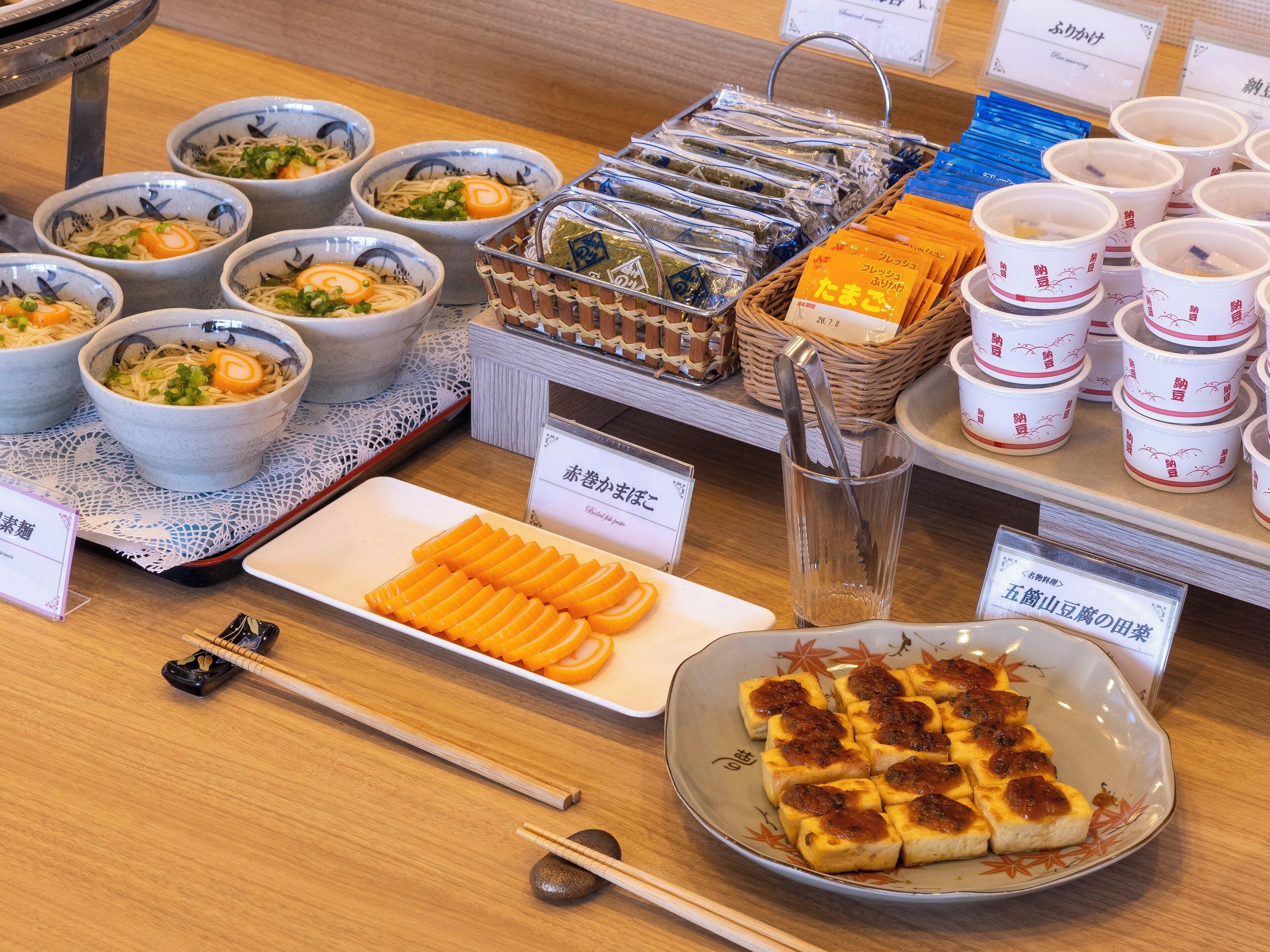 Daily buffet breakfast (JPY 1400 per person)