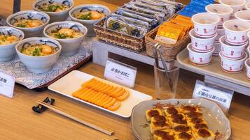 Daily buffet breakfast (JPY 1400 per person)