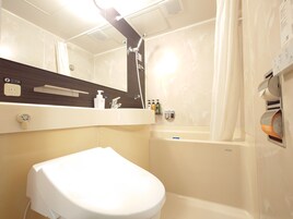 シャワー付き浴槽、深めの浴槽、バスアメニティ (無料)、ヘアドライヤー
