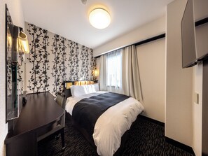 办公桌、遮光窗帘、免费 WiFi、床单