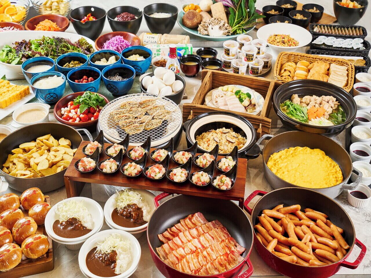 朝食 (ビュッフェ)、毎日提供 (有料)