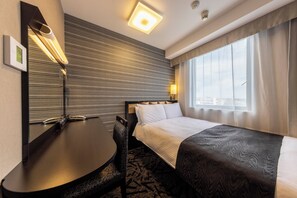 Desk, blackout drapes, soundproofing, iron/ironing board - Apa Hotel Komatsu Grand (Komatsu)