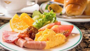 Se ofrece un desayuno bufé todos los días (por un coste adicional)