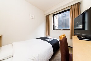 Down duvets, desk, soundproofing, free WiFi