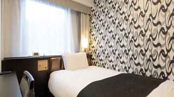 羽毛の掛け布団、デスク、防音設備、WiFi (無料)