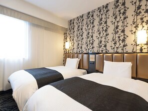 Down duvets, desk, soundproofing, free WiFi