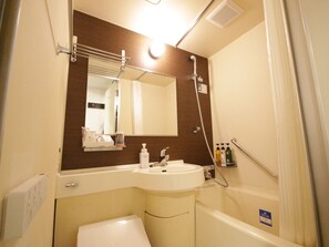 Combined shower/bathtub, deep-soaking bathtub, free toiletries