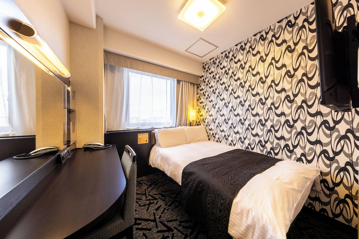 Down duvets, desk, soundproofing, free WiFi