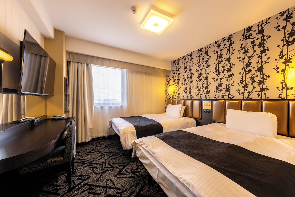 Down duvets, desk, soundproofing, free WiFi