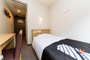 Down duvets, desk, soundproofing, free WiFi