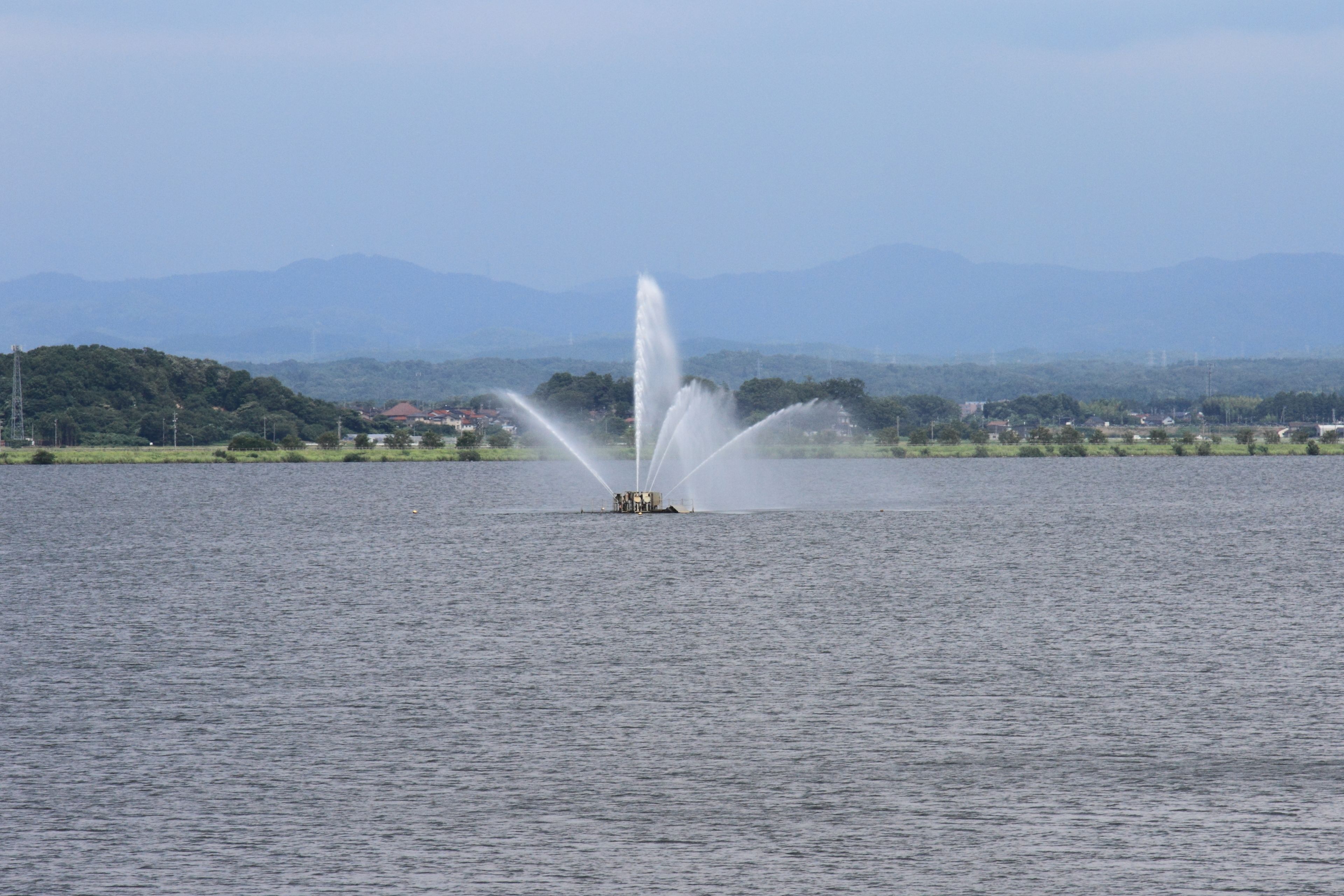 A large body of water with a fountain in the center.