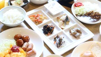 Esmorzar diari complet (1600 JPY per persona)