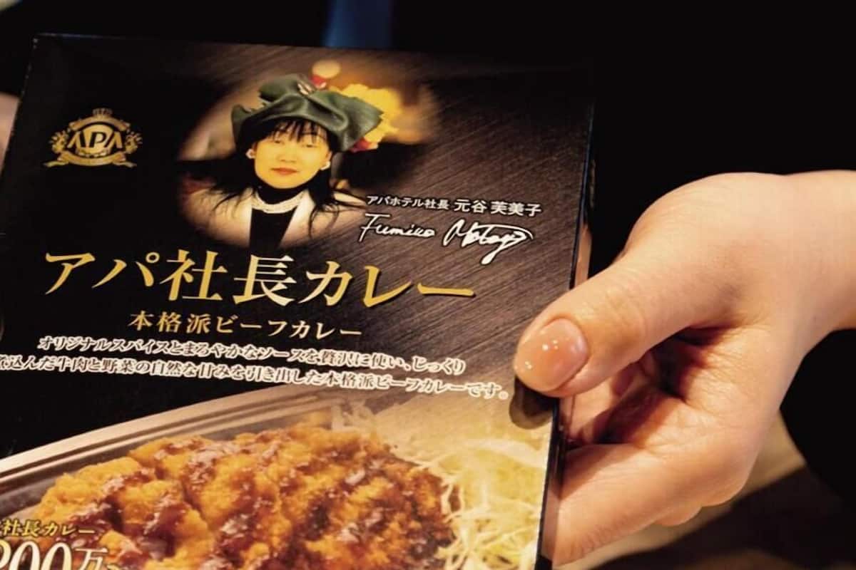 A person holding a box of food.