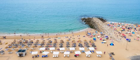 Beach nearby, beach shuttle, 3 beach bars