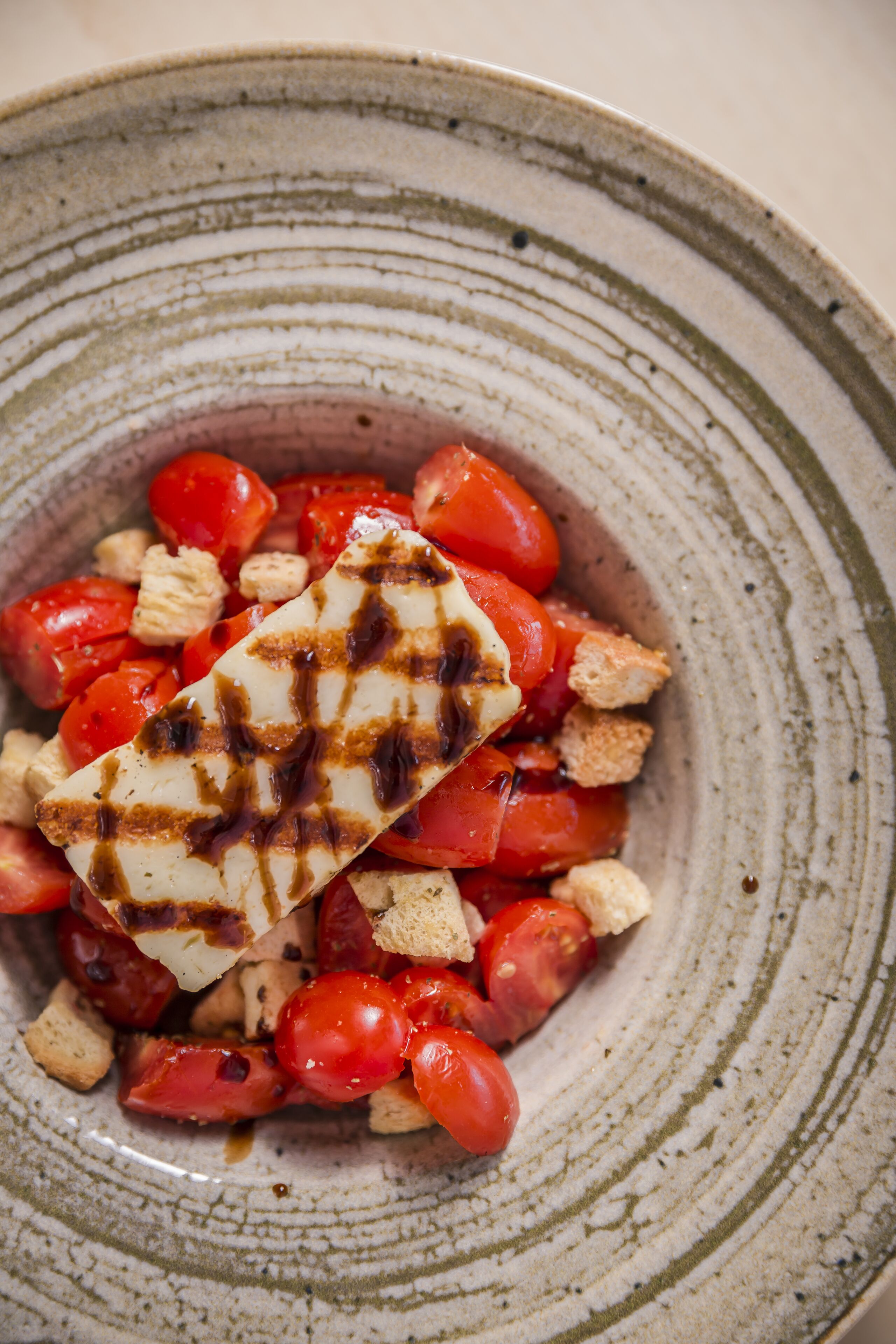 A bowl of grilled chicken and cherry tomatoes.