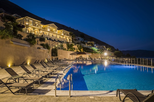 2 outdoor pools, pool umbrellas, pool loungers