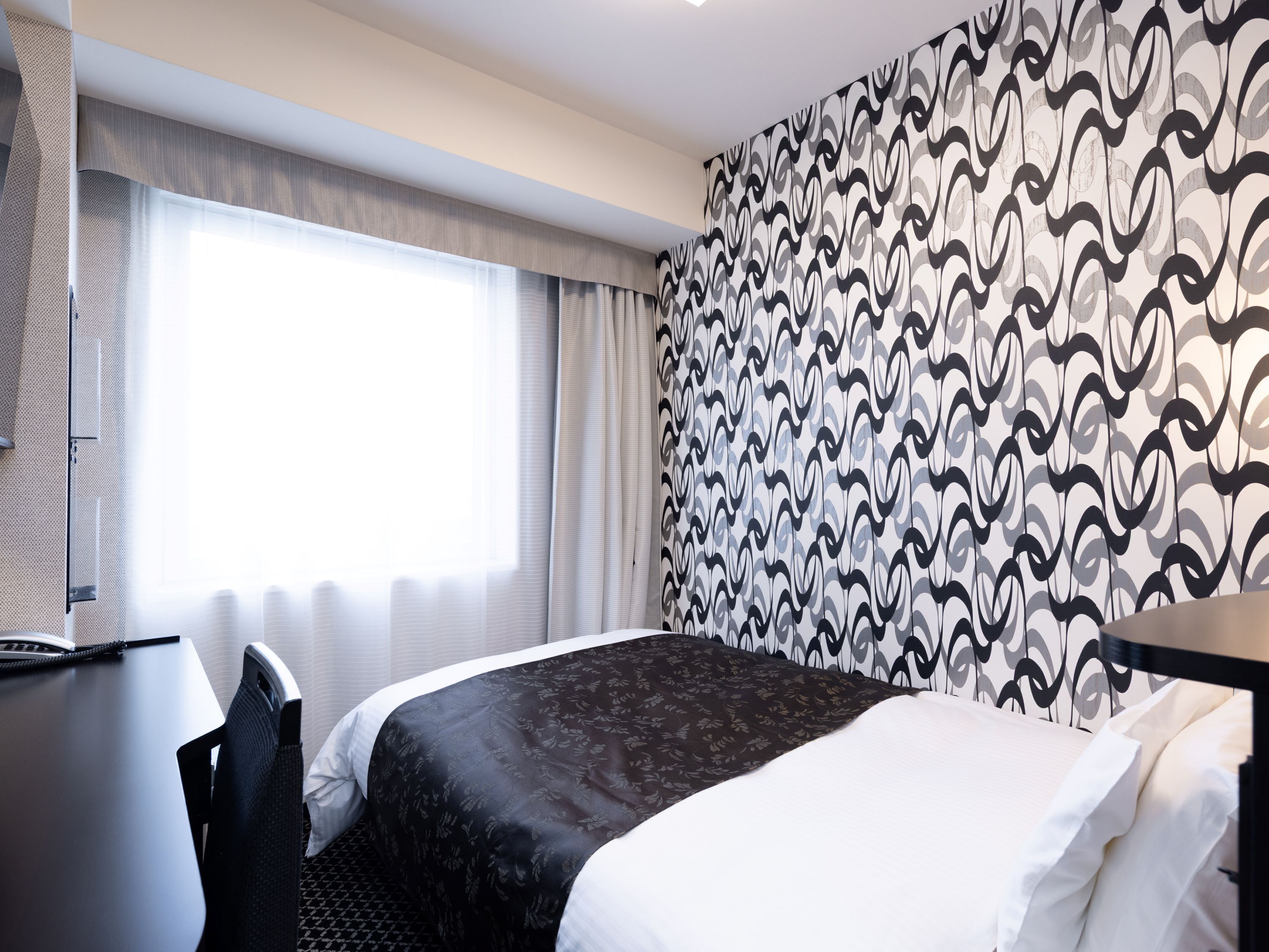 Escrivaninha, cortinas blackout, Wi-Fi de cortesia, roupa de cama