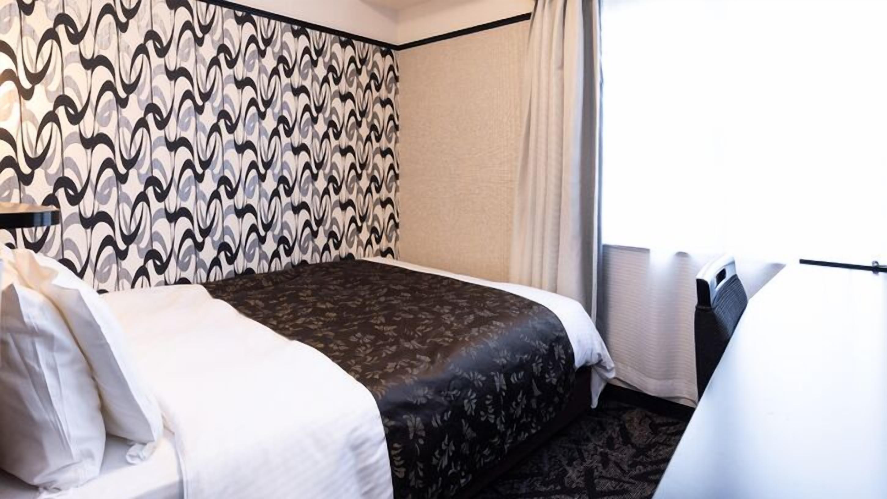 Escrivaninha, cortinas blackout, Wi-Fi de cortesia, roupa de cama