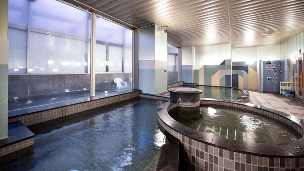 A spa area with a hot tub, a large window, and a tiled floor. - APA Hotel Fukui Katamachi (Fukui)