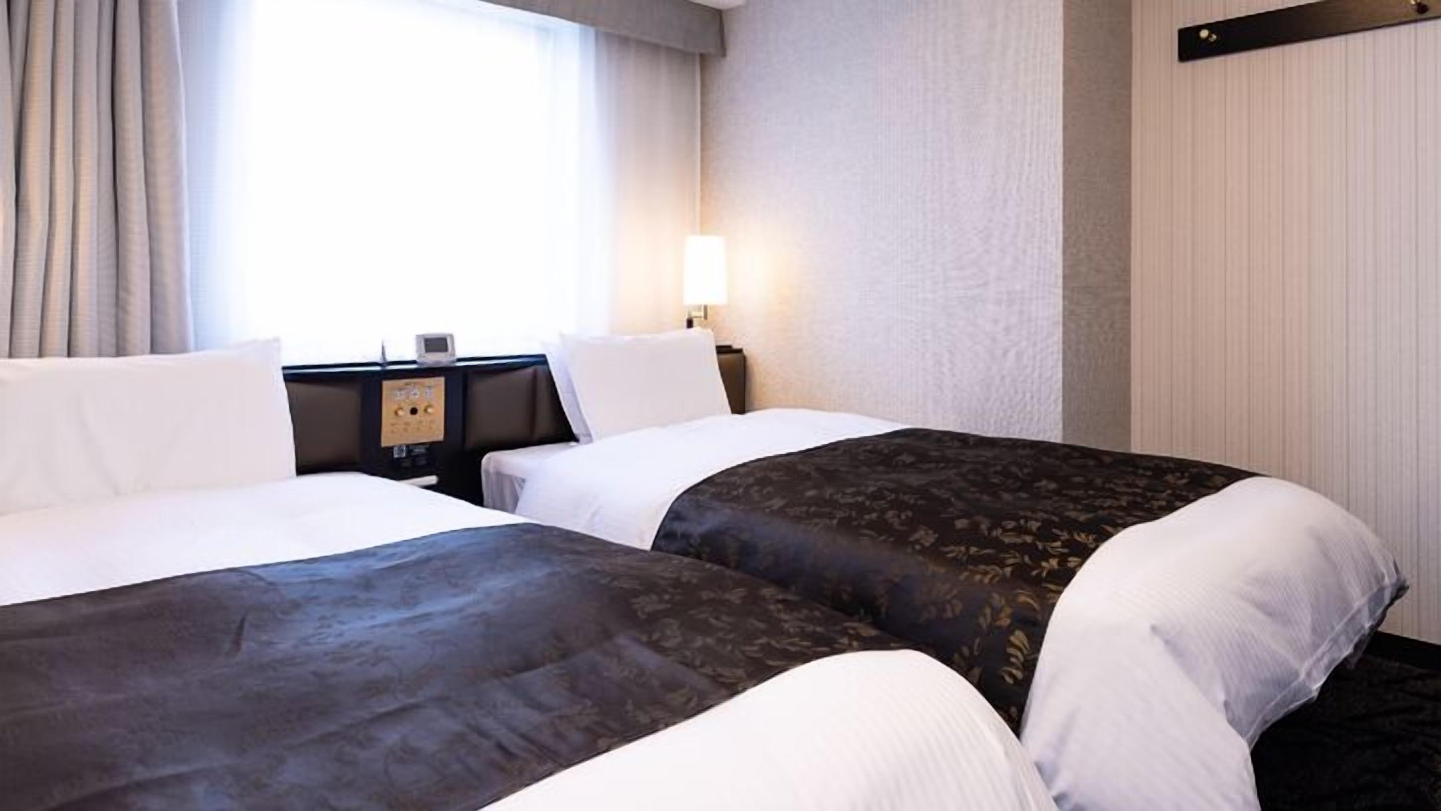 Escrivaninha, cortinas blackout, Wi-Fi de cortesia, roupa de cama