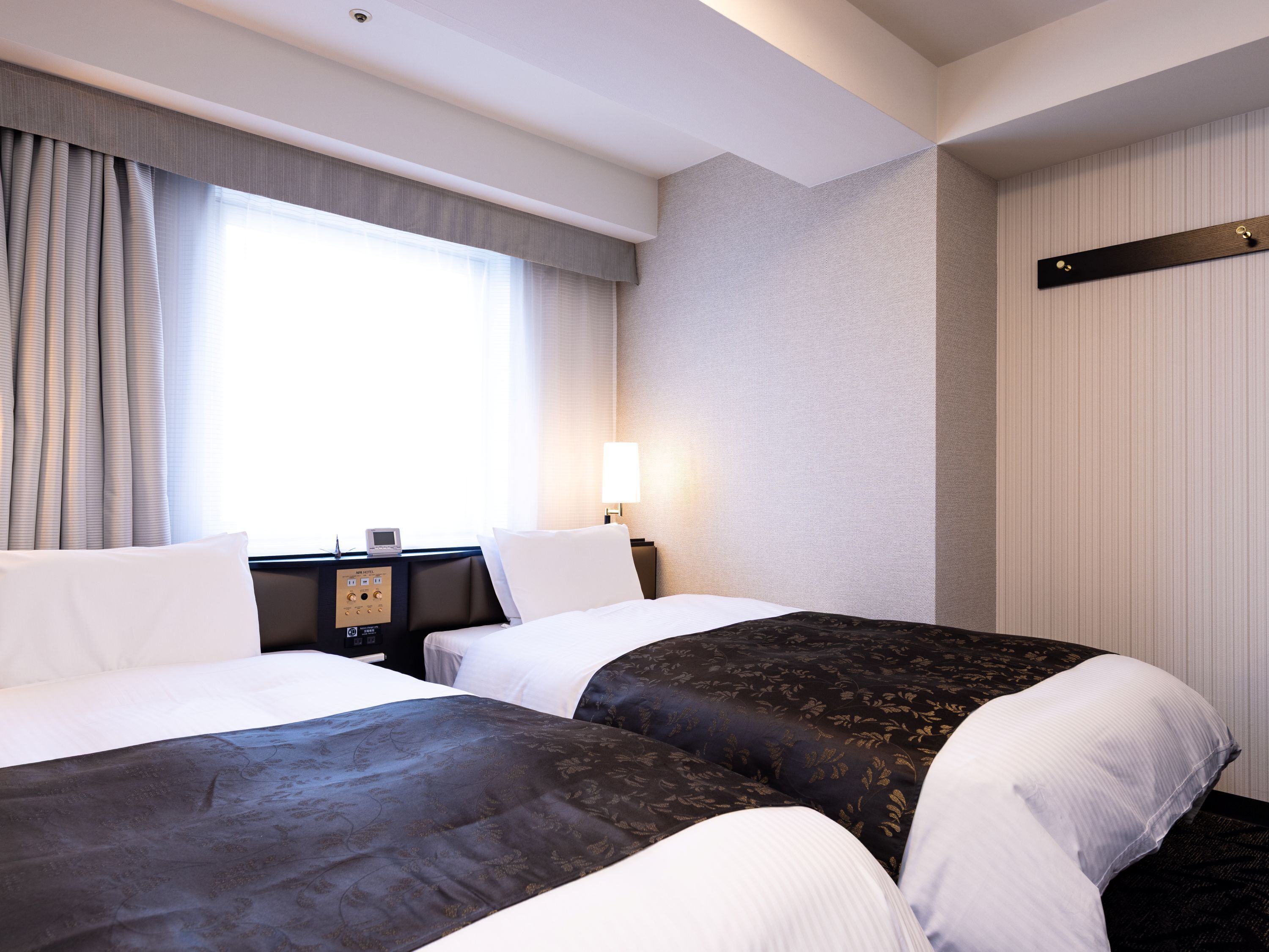 Escrivaninha, cortinas blackout, Wi-Fi de cortesia, roupa de cama