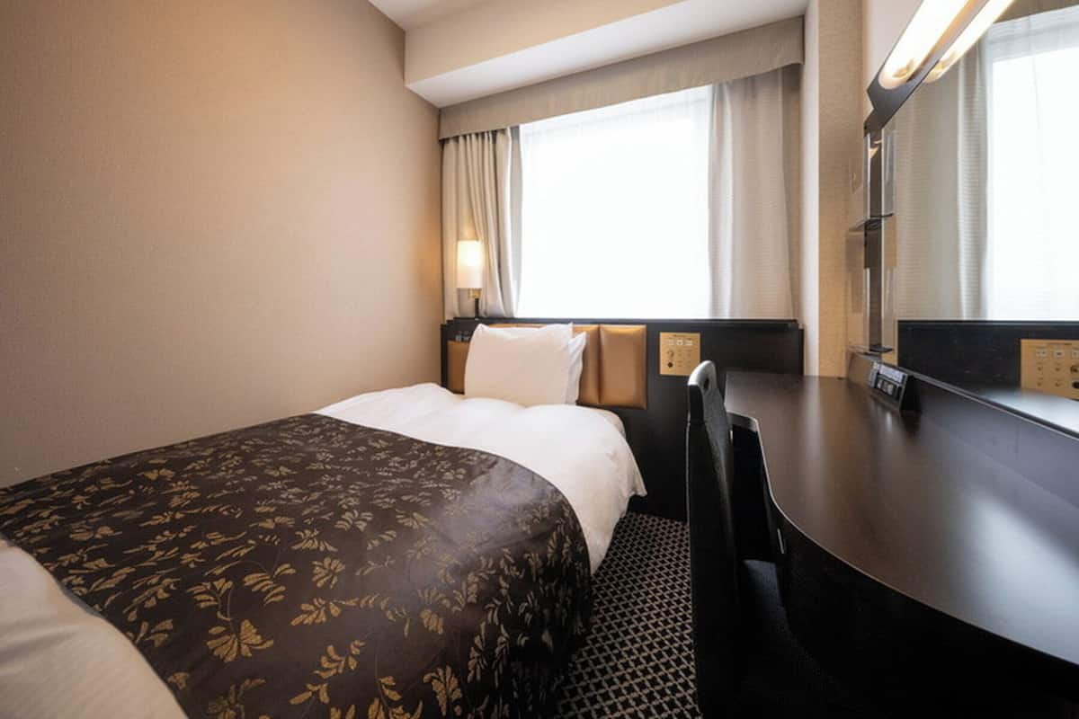 Desk, blackout drapes, free WiFi, bed sheets