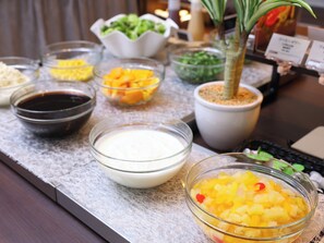Daily buffet breakfast (JPY 1500 per person)