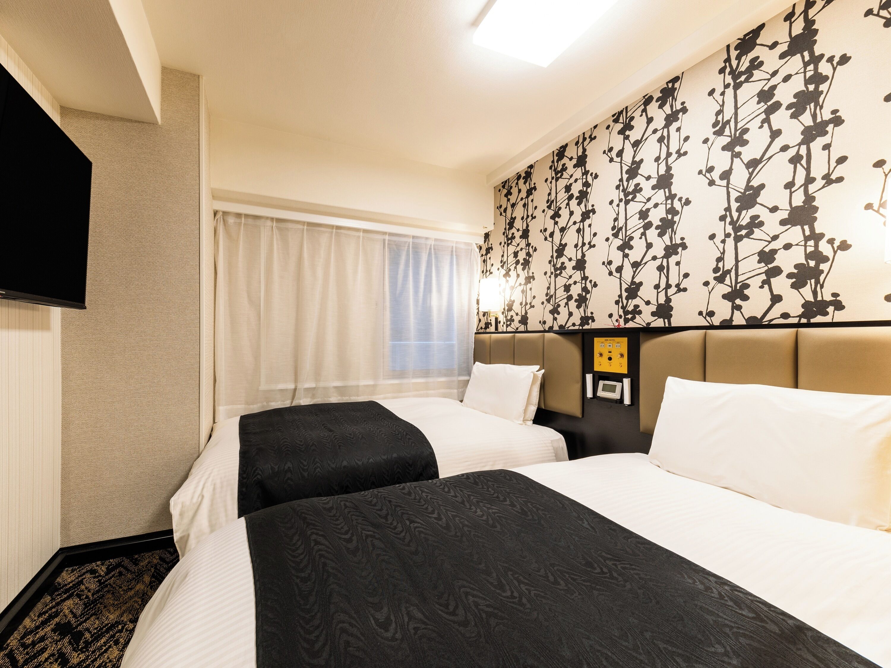 Premium bedding, down duvets, desk, blackout curtains