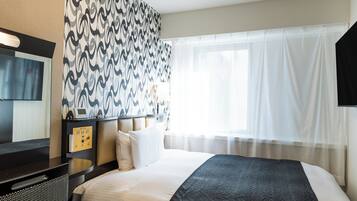 Premium bedding, down comforters, desk, blackout drapes