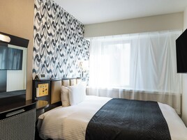 Premium bedding, down comforters, desk, blackout drapes