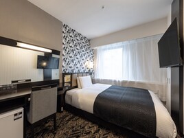 Premium bedding, down comforters, desk, blackout drapes