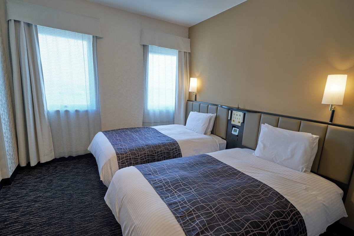 高級寢具、書桌、免費 Wi-Fi、床單