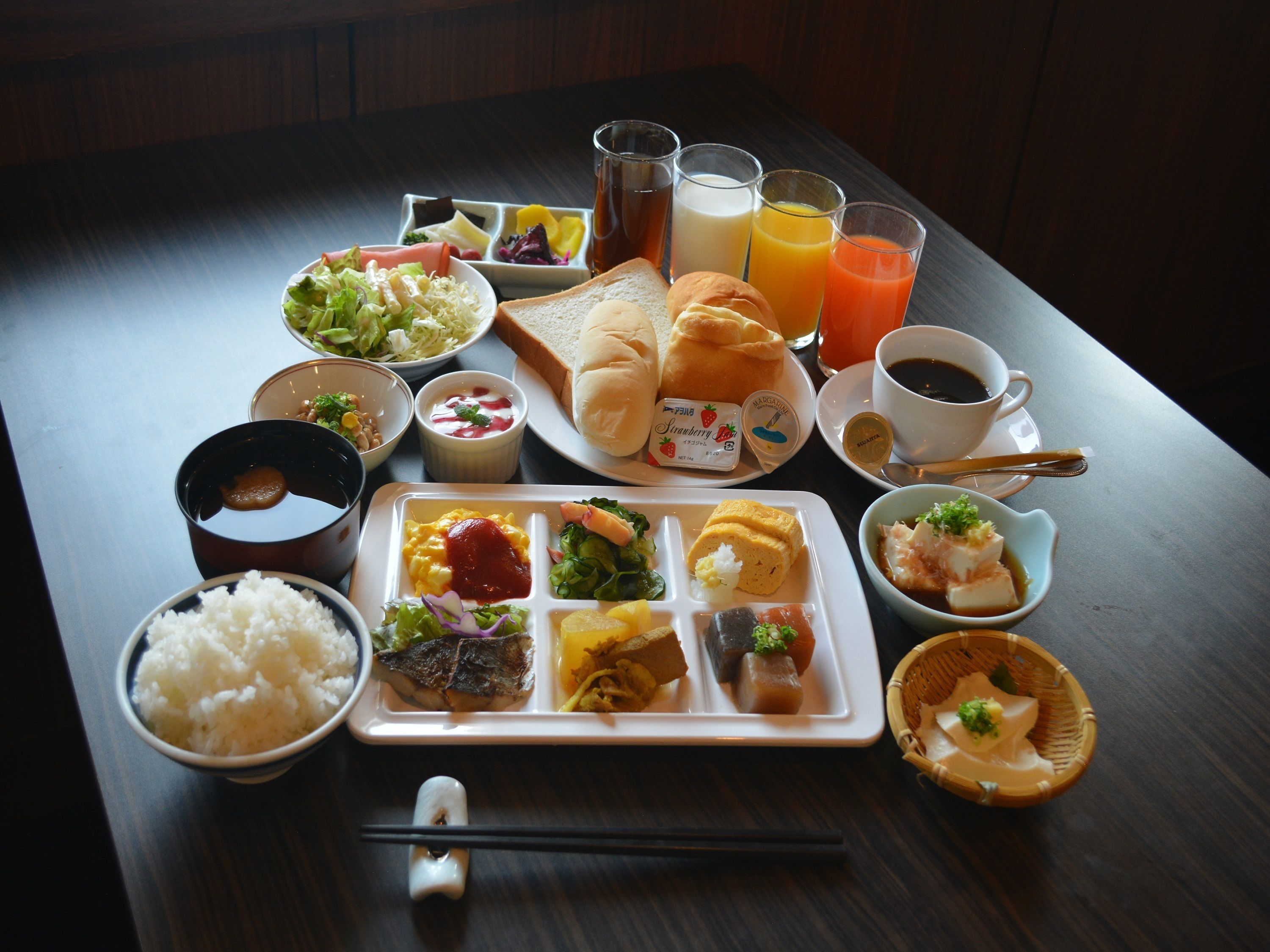 Tägliches Frühstücksbuffet (1700 JPY pro Person)