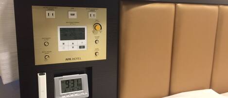 A control panel with a digital display, USB port, and buttons for air conditioning, entrance, and bath room.
