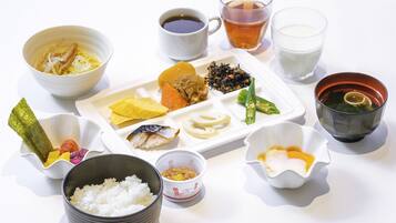 Daily buffet breakfast (JPY 1700 per person)