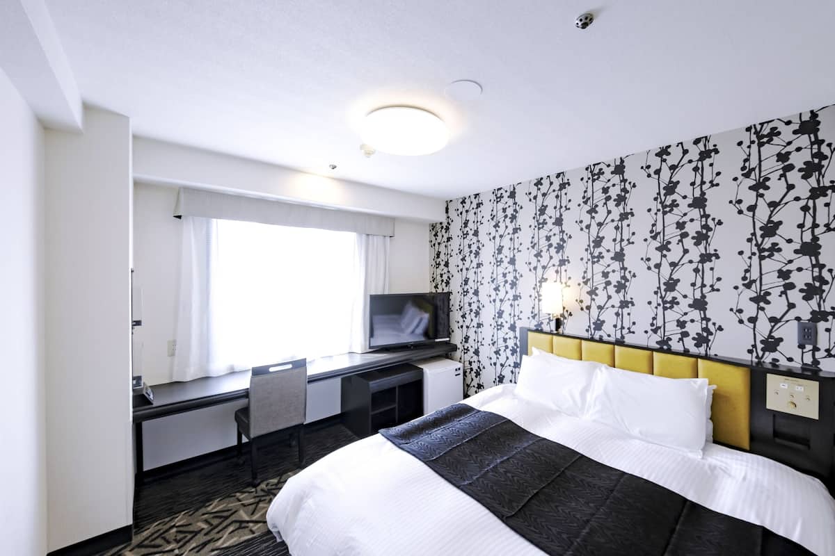 King Bed Room, Non Smoking (13sqm) | Down comforters, desk, blackout drapes, soundproofing