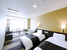 Semi-Suite Twin Room, Non Smoking (32sqm) | Down comforters, desk, blackout drapes, soundproofing