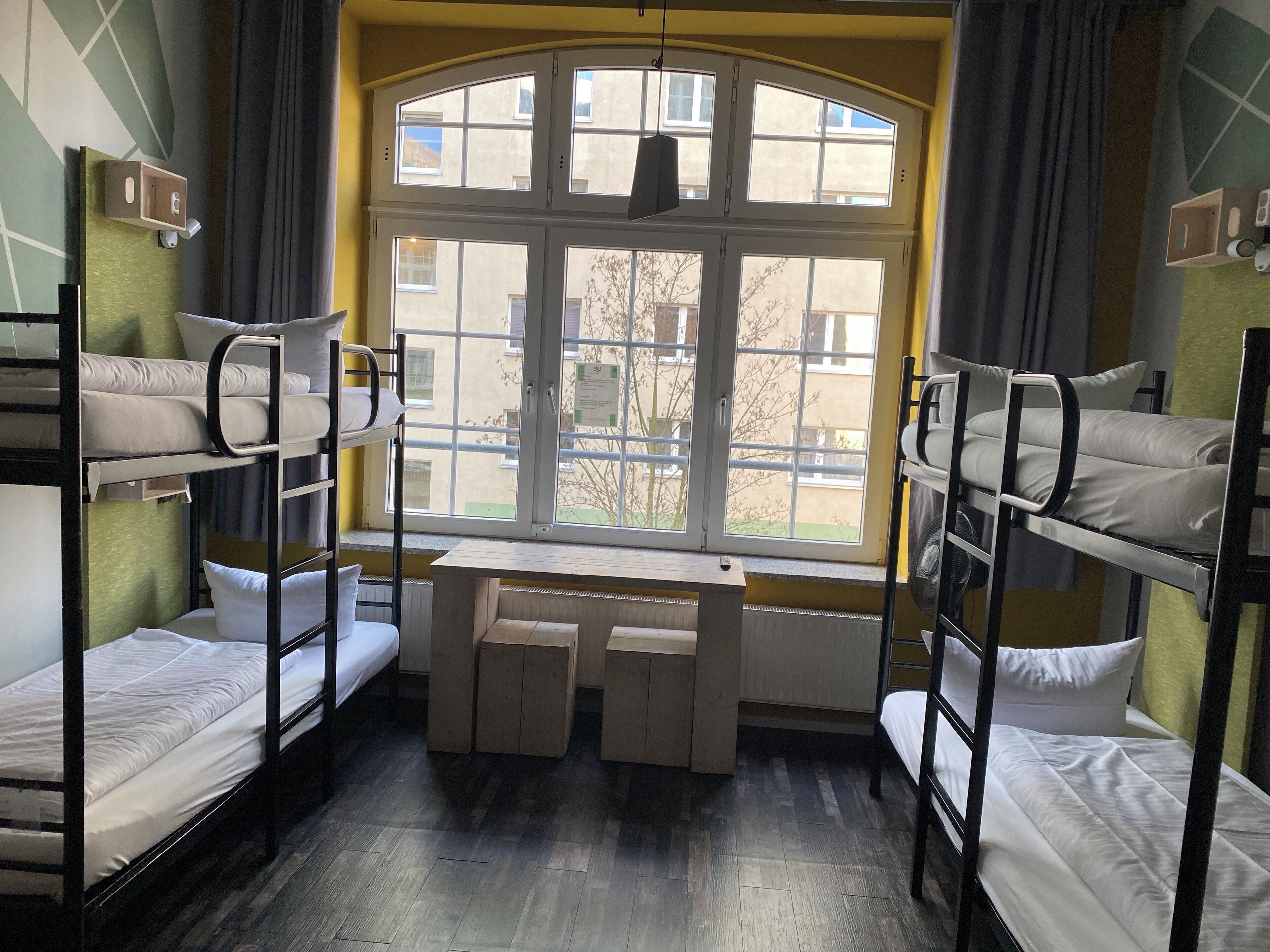 بديكورات فريدة لكل غرفة وطراز فريد لكل وحدة وتجهيزات عازلة للصوت