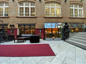 Coin salon dans le hall