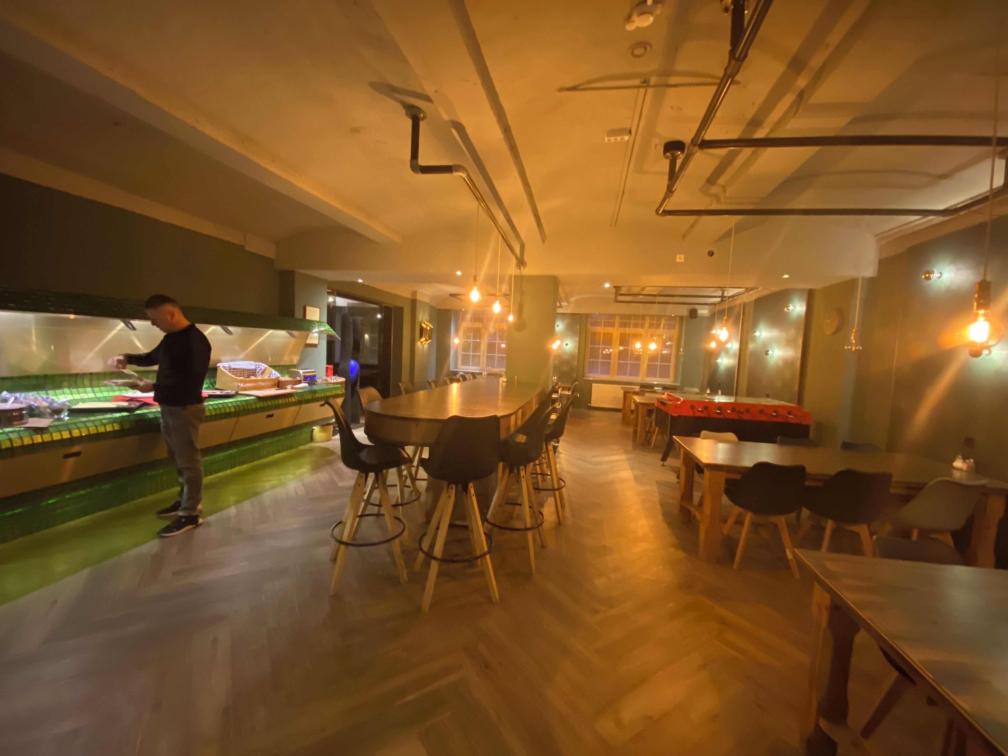 Tägliches Frühstücksbuffet (7 EUR pro Person)