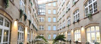 Singer109 Hostel