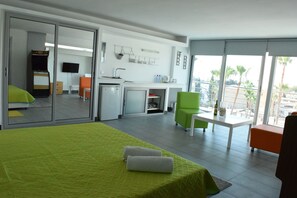 Luxury Studio, Balcony | Premium bedding, minibar, desk, blackout drapes