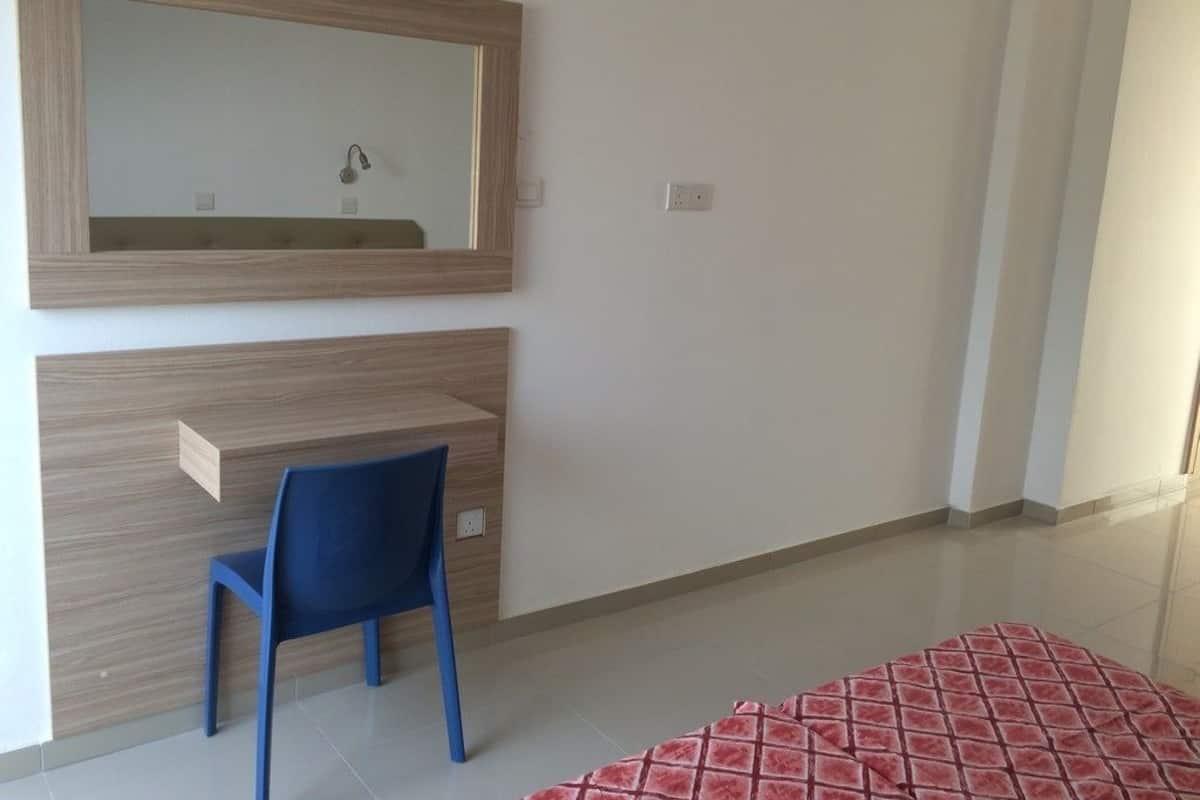Premium bedding, minibar, desk, blackout curtains