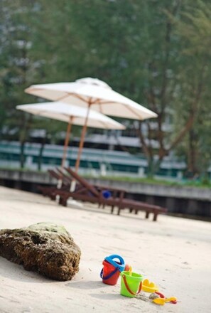 On the beach, rowing - Avillion Admiral Cove (Port Dickson)