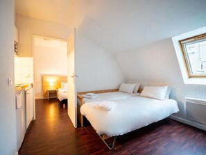 Apartment, 1 Bedroom | Living area