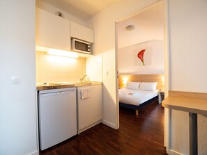 Apartment, 1 Bedroom | Private kitchenette