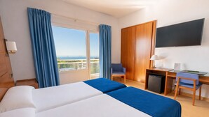A hotel room with a bed, desk, chair, and a TV. - Hotel Sant Jordi (Tarragona)