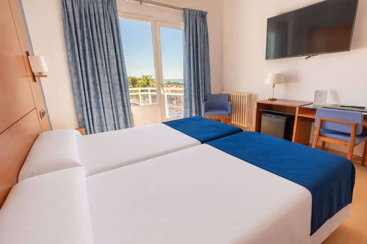 In-room safe, desk, soundproofing, free cribs/infant beds