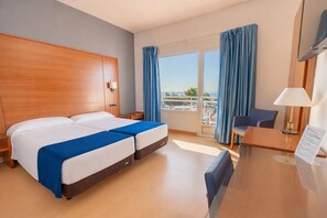 Een kluis op de kamer, een bureau, geluiddichte muren, gratis babybedden